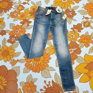 NWT Curve Appeal Jeans